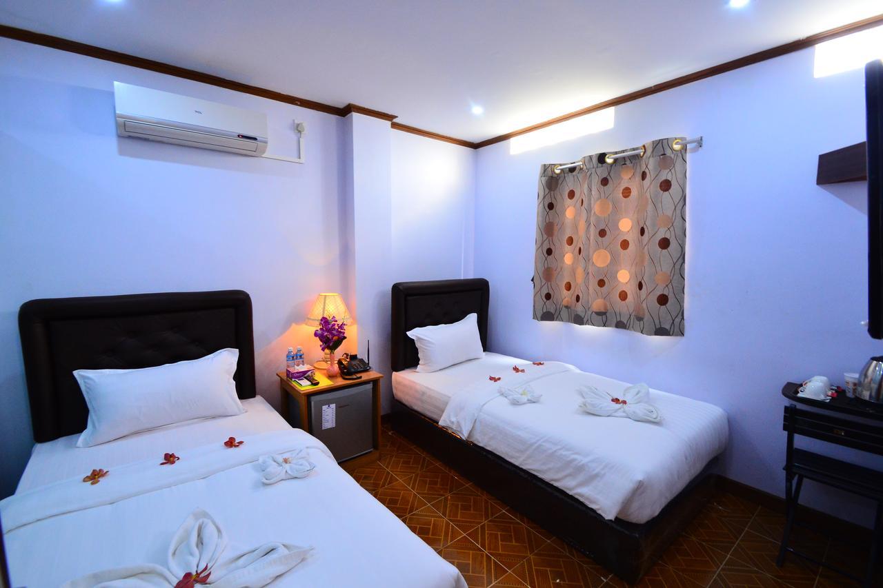 Woodland Hotel Янгон Екстер'єр фото
