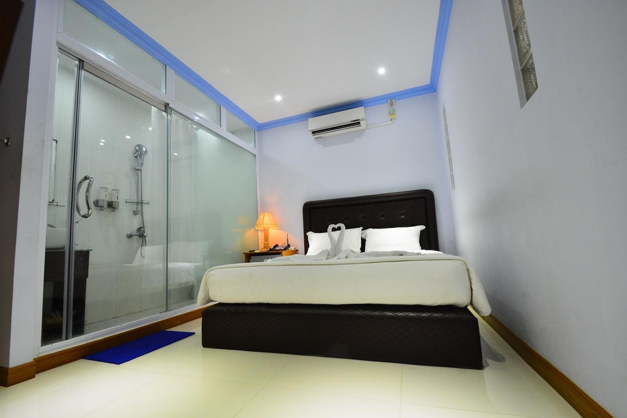 Woodland Hotel Янгон Екстер'єр фото
