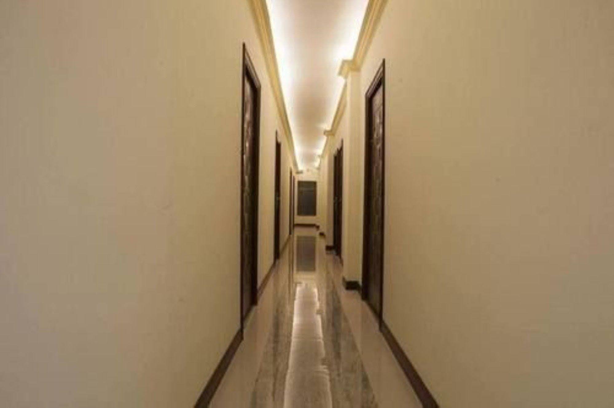 Woodland Hotel Янгон Екстер'єр фото